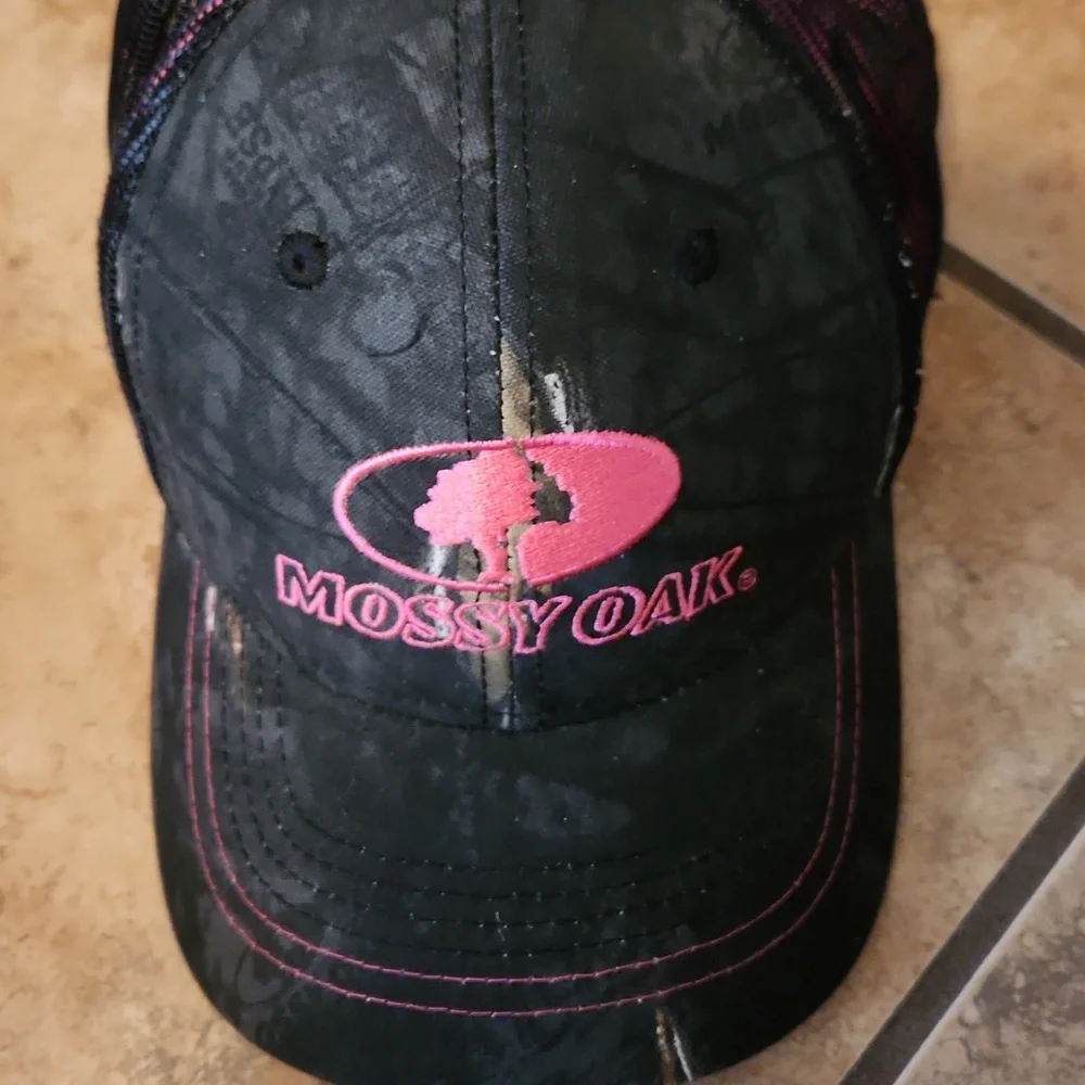 Mossy Oak Women's Trucker's Hat - Picture 5 of 5